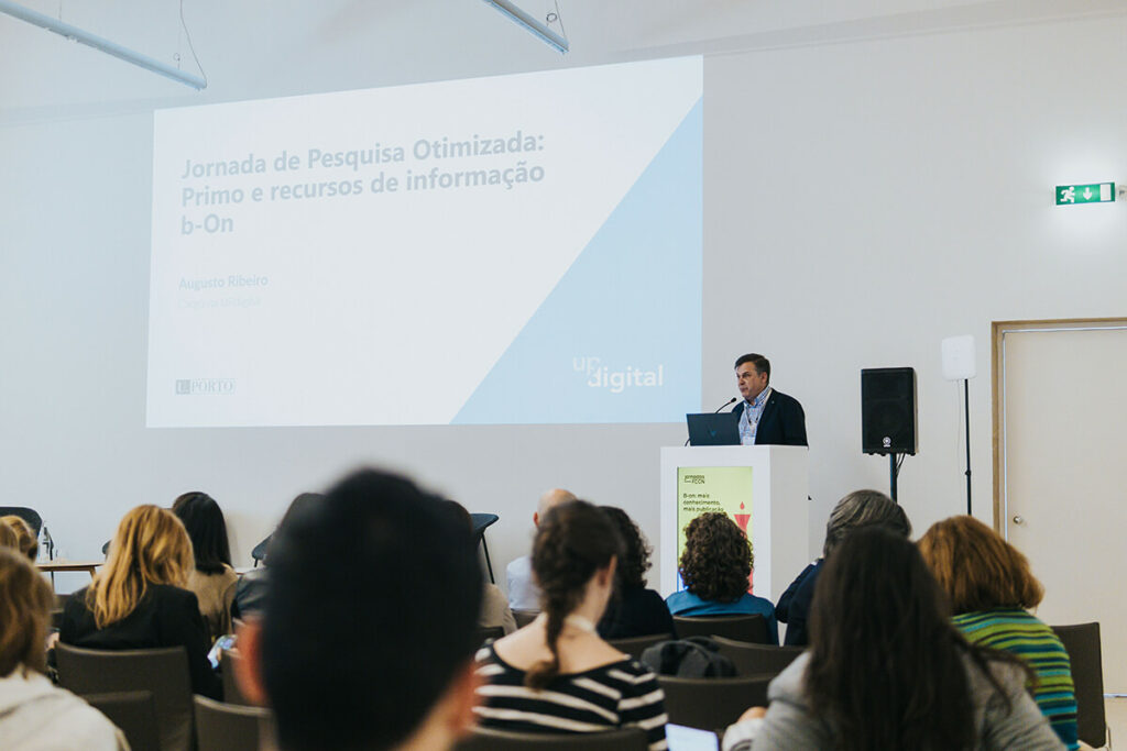 Augusto Ribeiro da UP Digital, durante a sessão da b-on